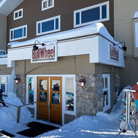 3 Bedroom 3 Bath Ski In Ski Out With Private Hot Tub Big White Ski Resort Экстерьер фото