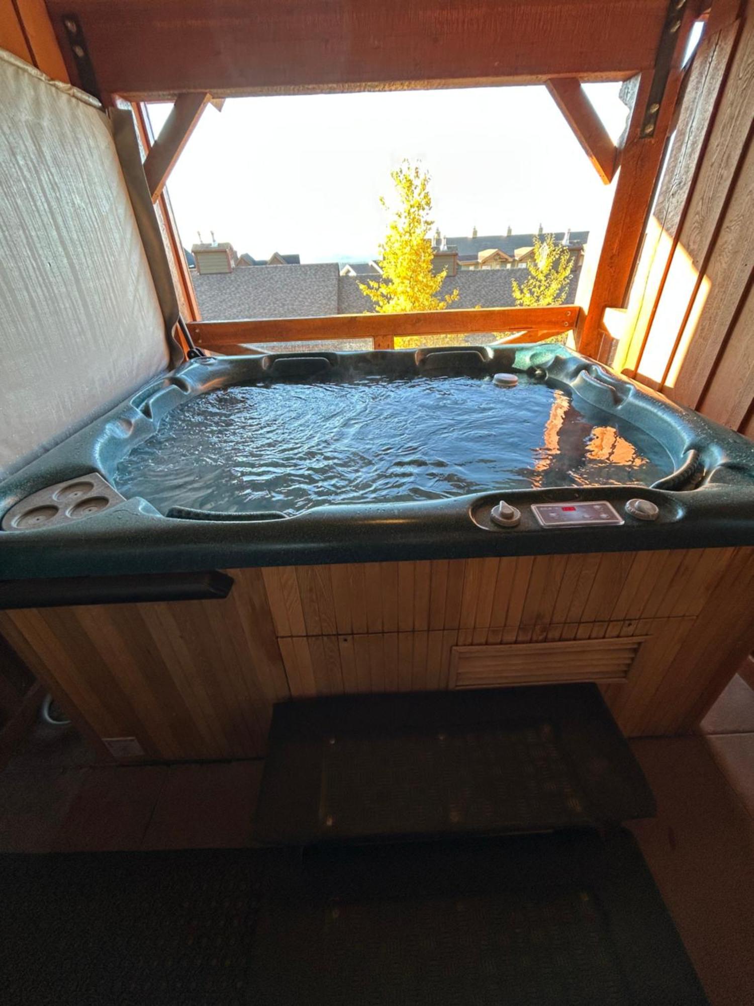 3 Bedroom 3 Bath Ski In Ski Out With Private Hot Tub Big White Ski Resort Экстерьер фото