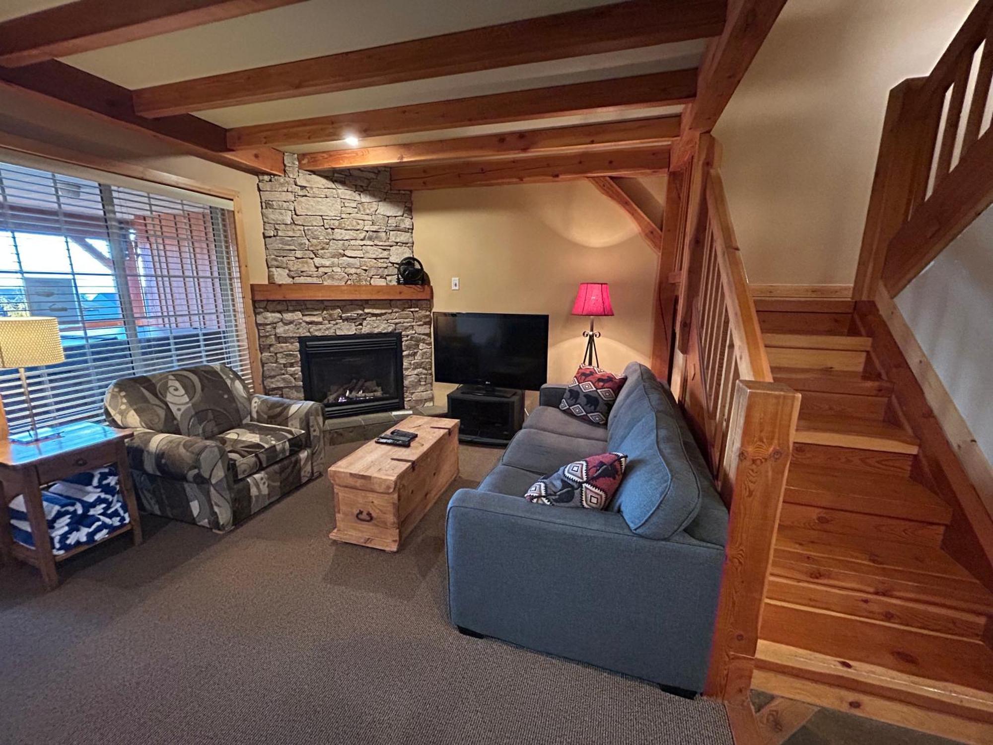 3 Bedroom 3 Bath Ski In Ski Out With Private Hot Tub Big White Ski Resort Экстерьер фото