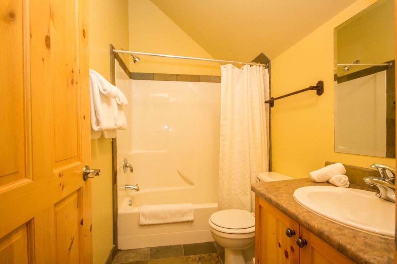 3 Bedroom 3 Bath Ski In Ski Out With Private Hot Tub Big White Ski Resort Экстерьер фото