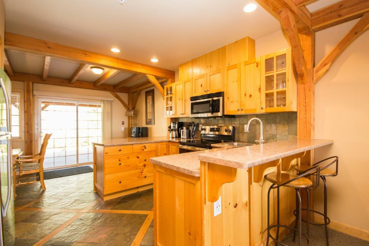 3 Bedroom 3 Bath Ski In Ski Out With Private Hot Tub Big White Ski Resort Экстерьер фото